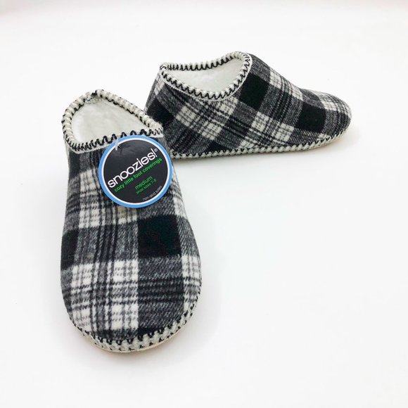 NWT Snoozies Women's Cabin Bootie Black & White Plaid Slippers Medium 7/8 - Picture 2 of 6